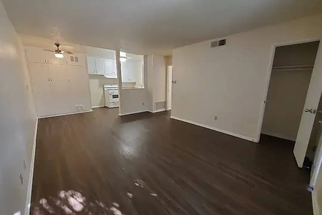 Pine Garden Apartments – photo 1