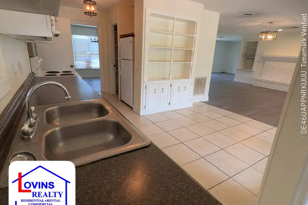 405 W 9th St – photo 1 of 7