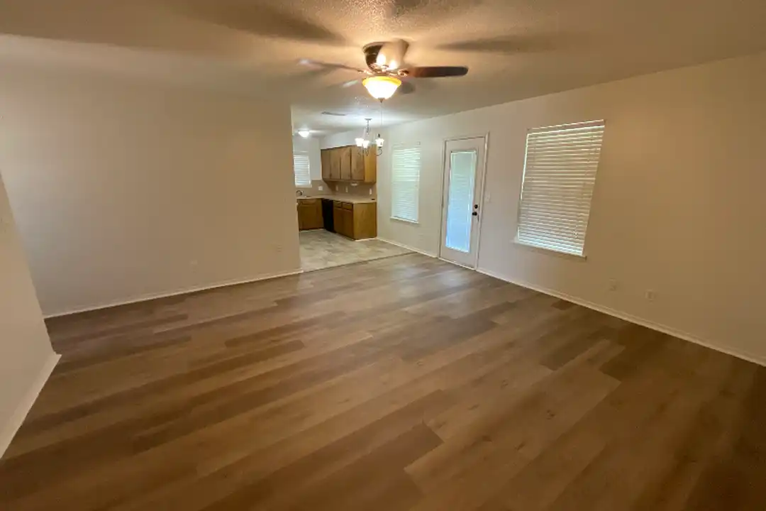 House in Iowa Park - More