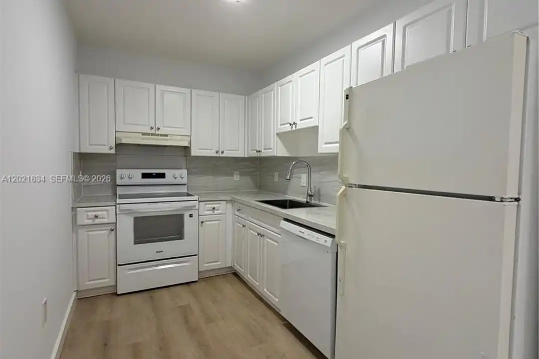 717 SW 11th Ave #204 - View 3