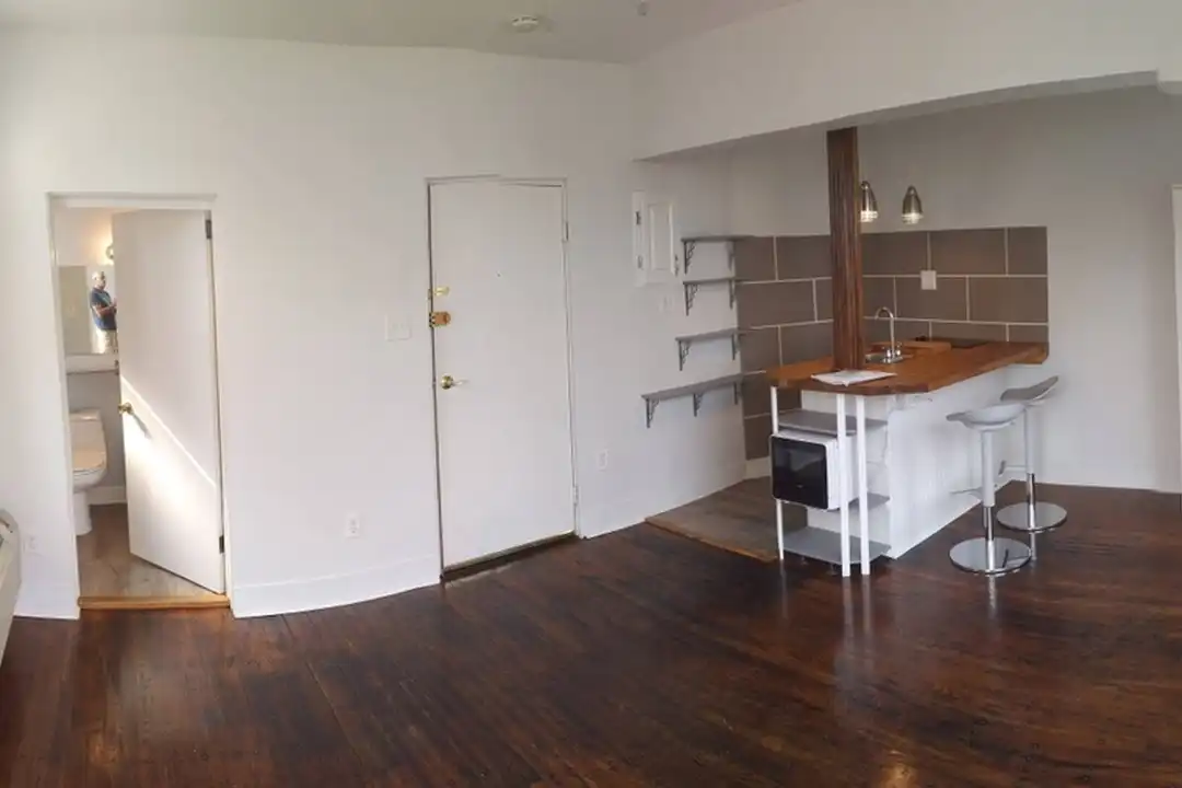 5410 Howe St unit 9 – photo 1