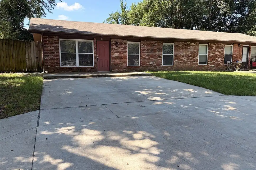 217 E Adobe St – photo 1