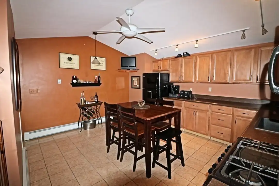 1040 Shirley St unit 1 - View 5