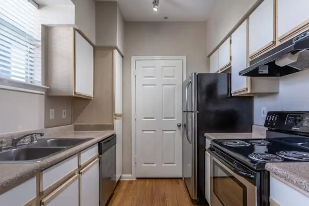 9782 Windwater Dr – pohled 4