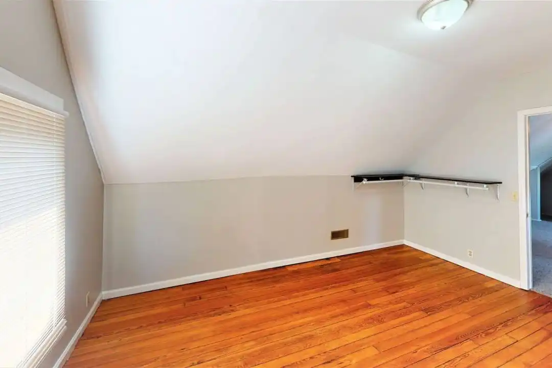 426 Ada St - View 2