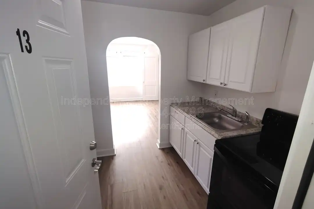 408 N Wayne St unit #13 – photo 1 of 8