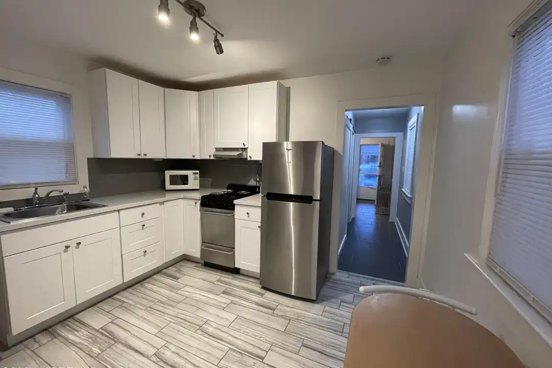 94 Poplar Ave - View 3