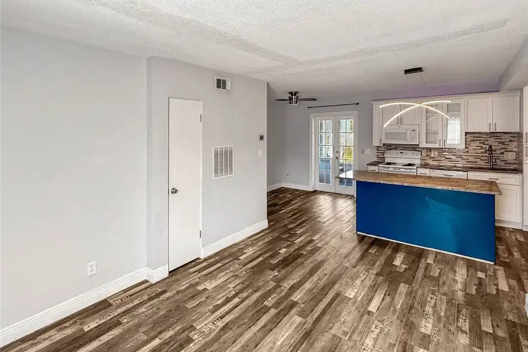 1303 E Muriel St – pohled 5