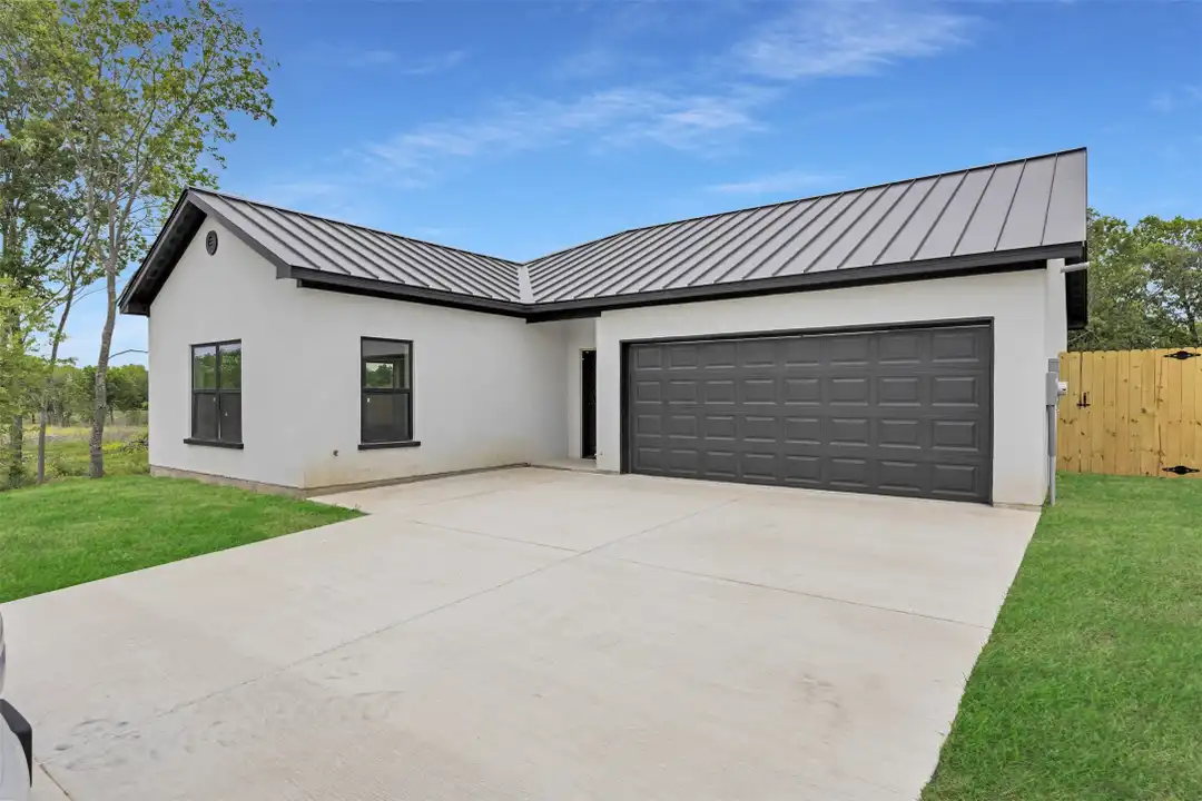 409 Dallas St - View 3