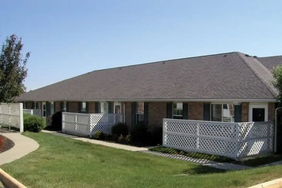 44 Colonial Dr unit Brookridge Apartments – photo 1 of 2