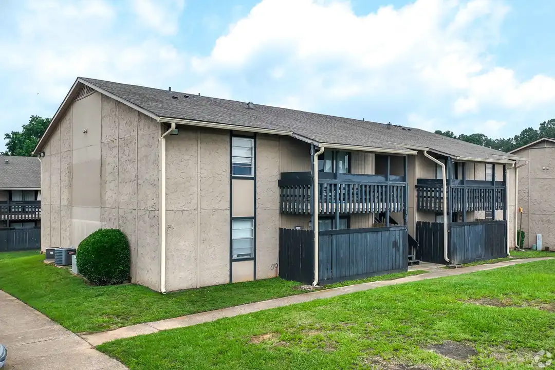 Pinehurst Apartments – photo 1