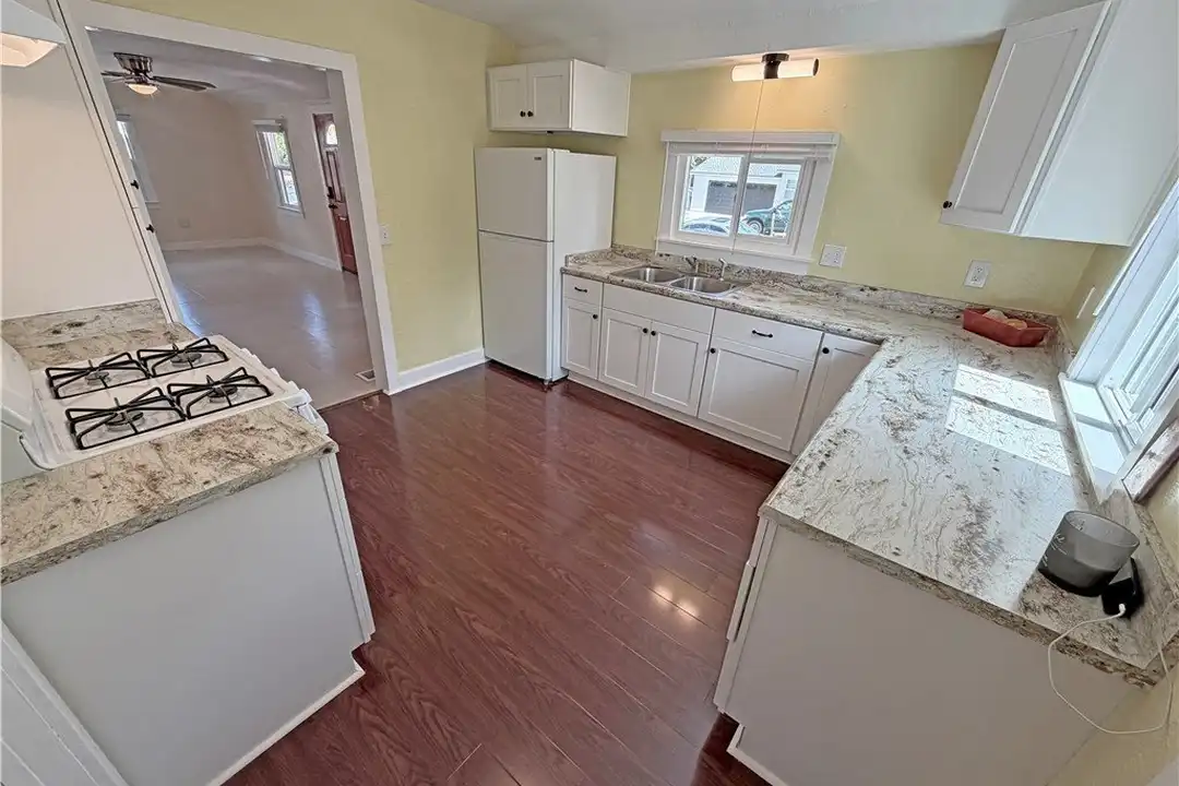 House in Corona - More