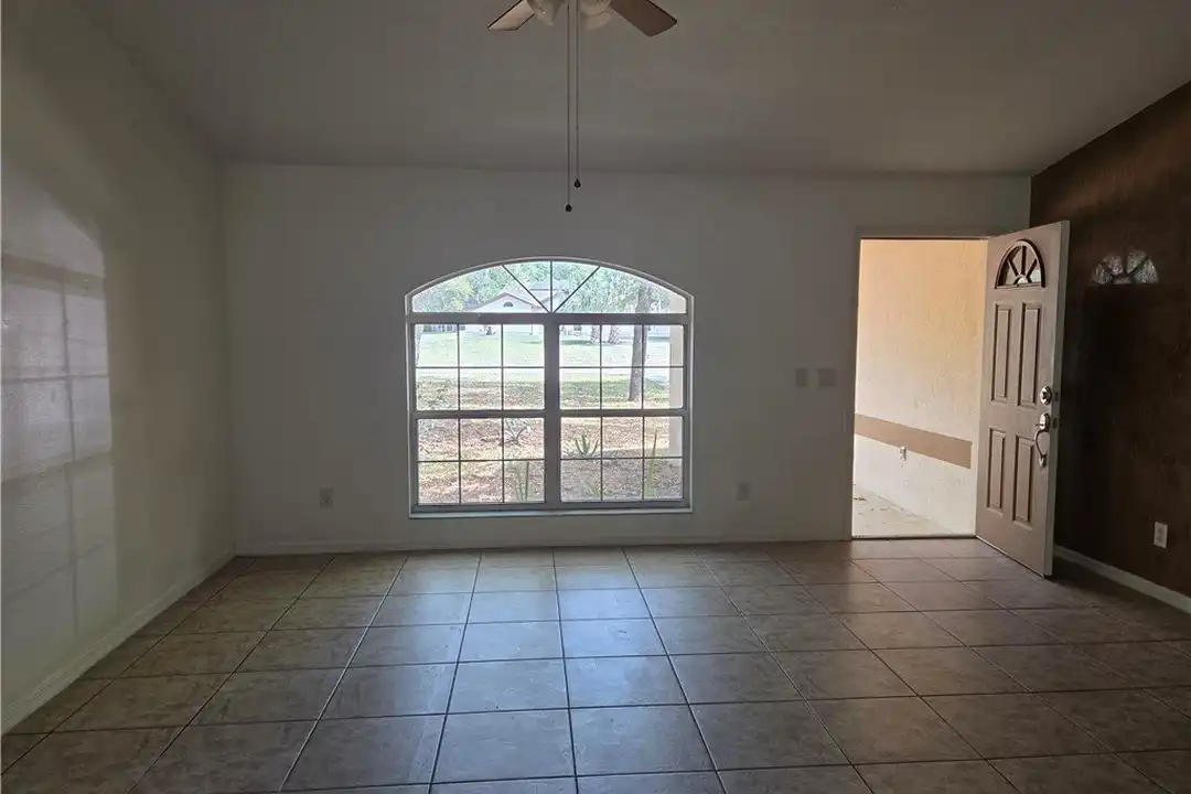 1471 E St James Loop - View 3