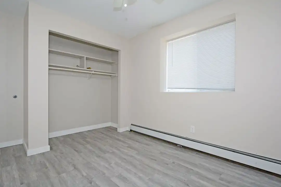 2725 Pleasant Ave unit 101 – další