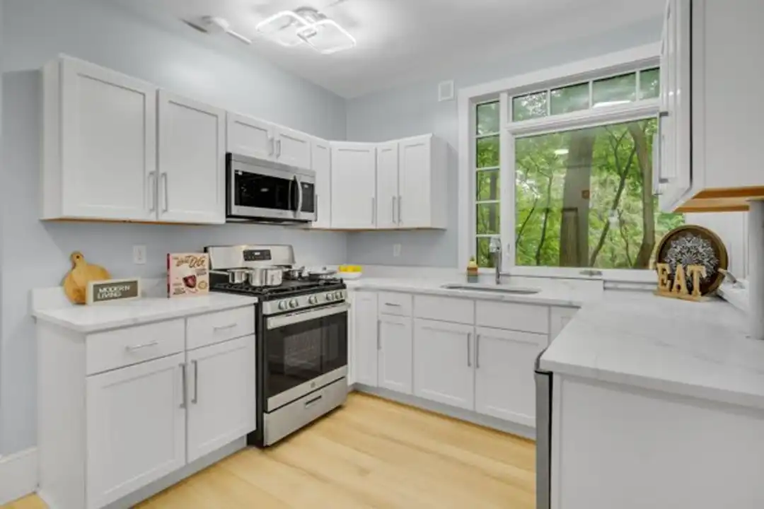 200 Highland Ave unit 200-1B – photo 1