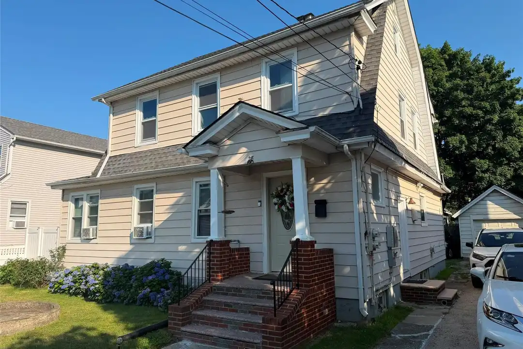 28 Stowe Pl – photo 1 of 10