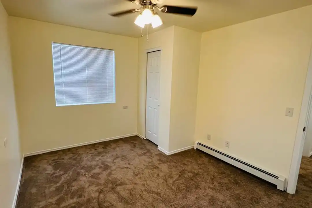915 Defoe St unit B - View 4