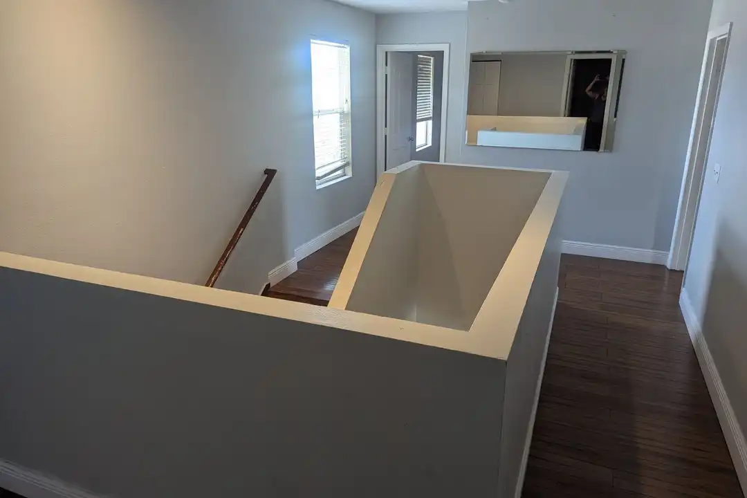 1628 Strathmore Cir - View 5