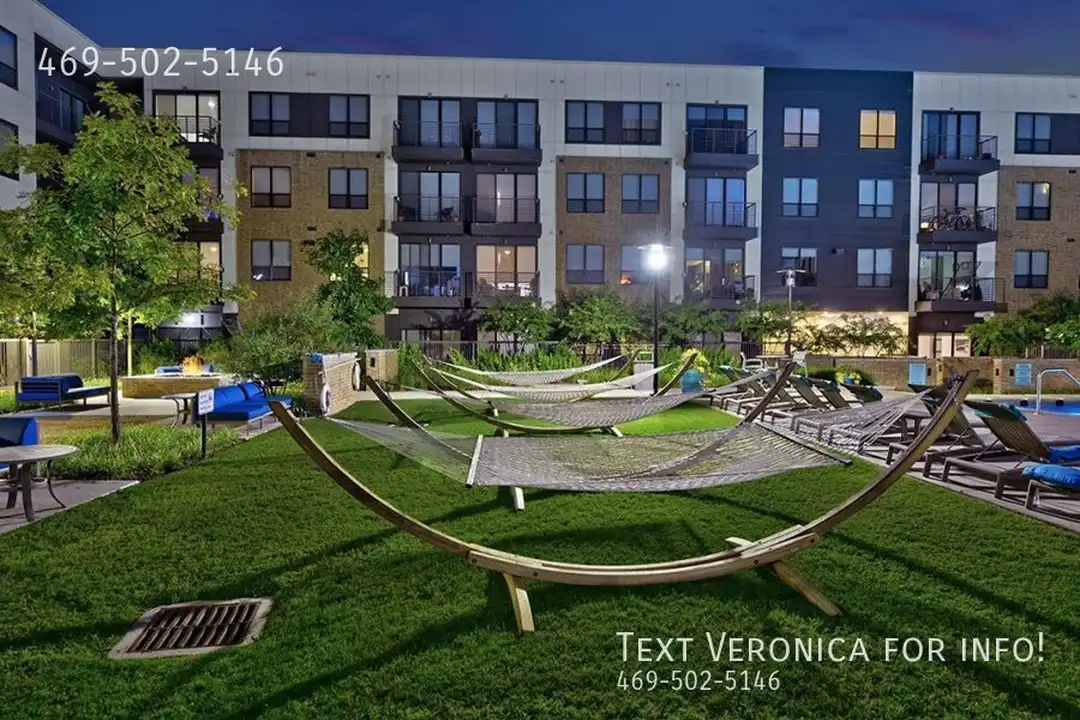 1110 S Cesar Chavez Blvd - View 5