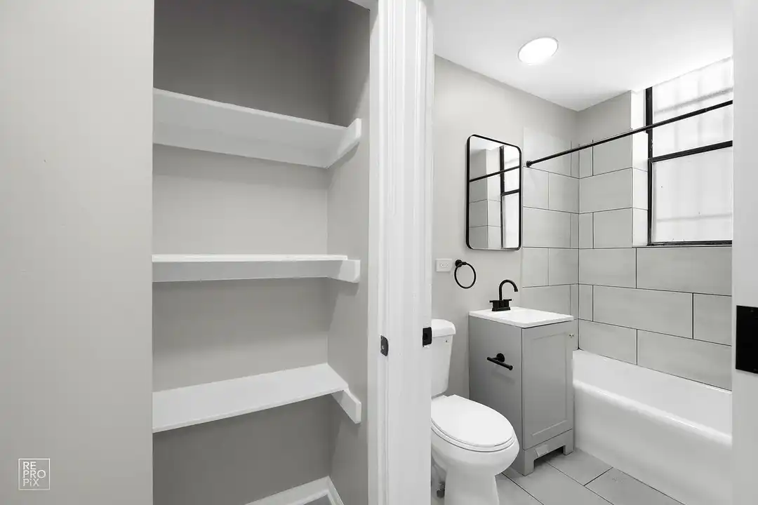 7715 S South Shore – photo 1