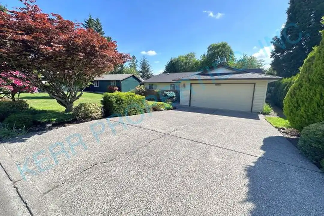 18660 Roundtree Dr – photo 1