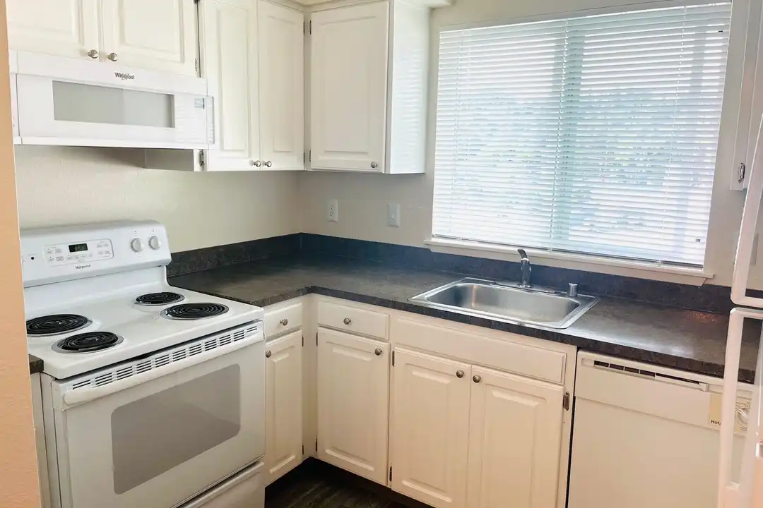 17515 83rd Pl NE unit Apt 15D – photo 1 of 9