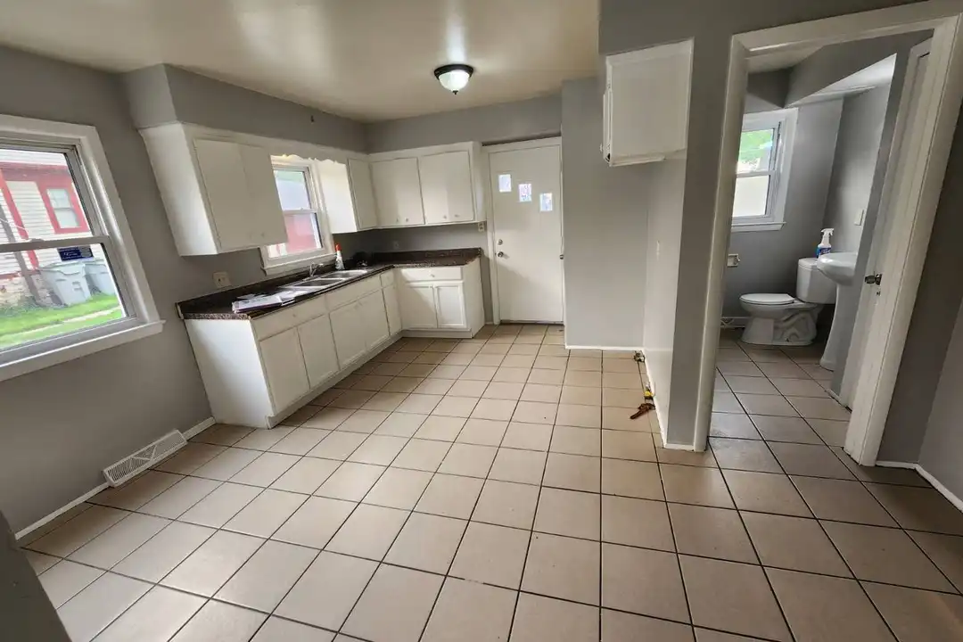 7118-7120 W Villard Ave unit 7120 - View 3