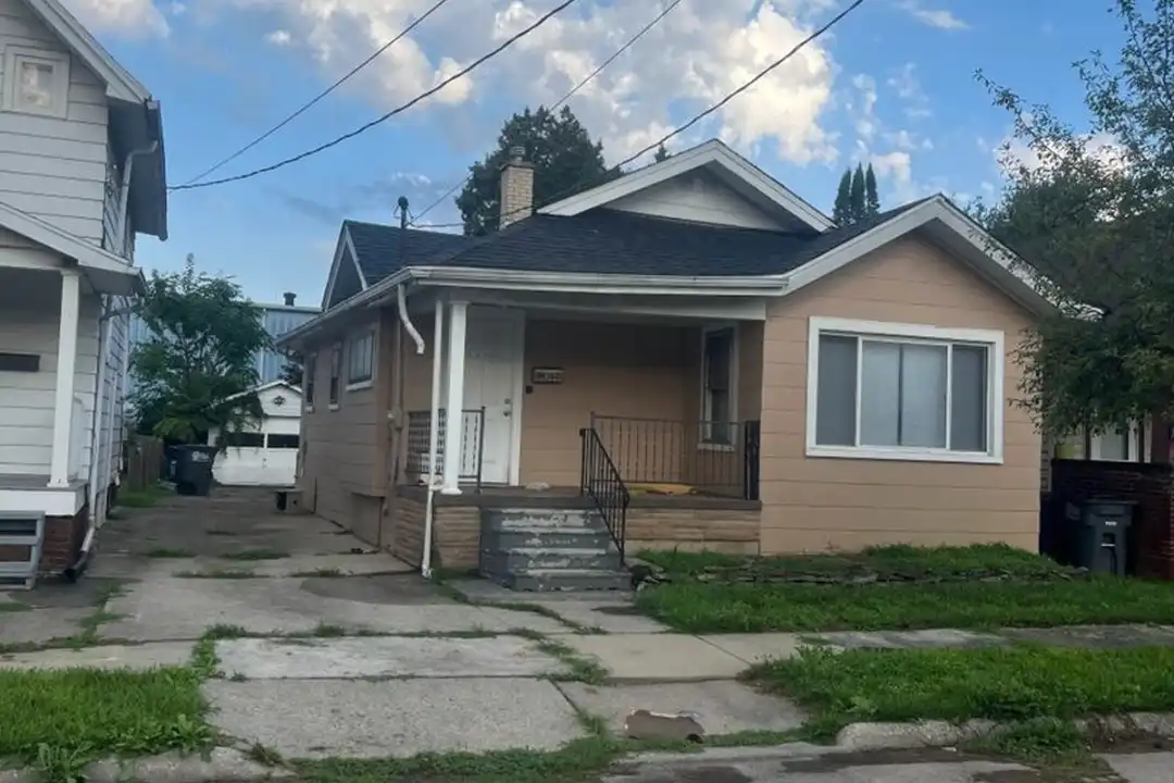 360 Lemert St – photo 1