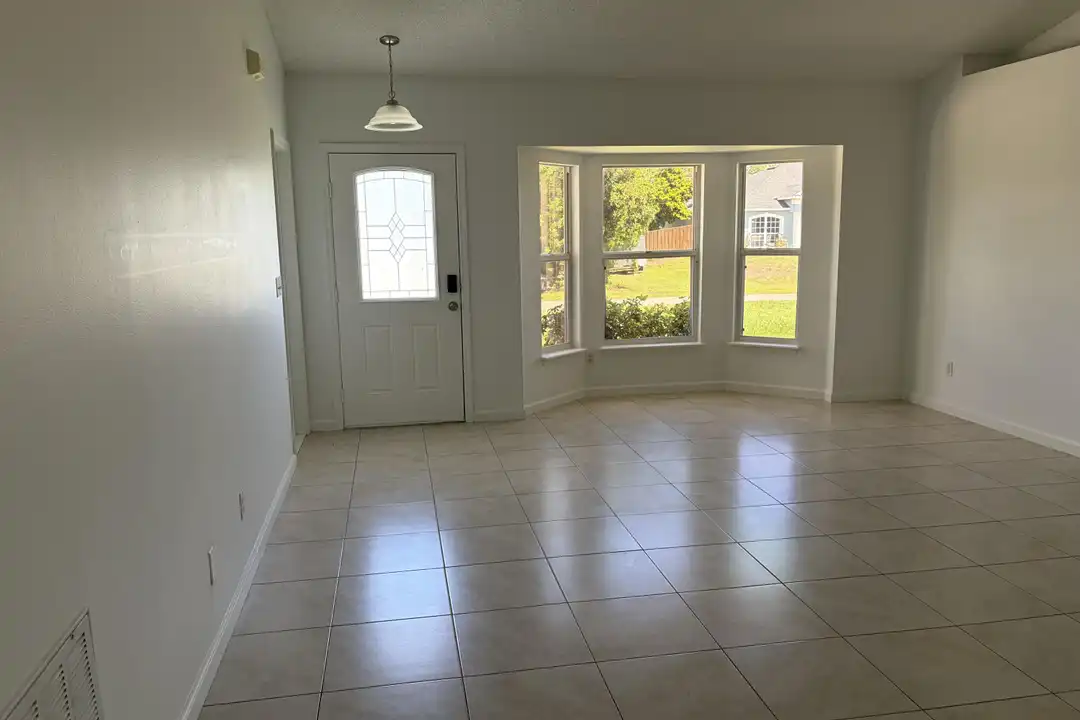 1682 SW Glacador Ave - View 4