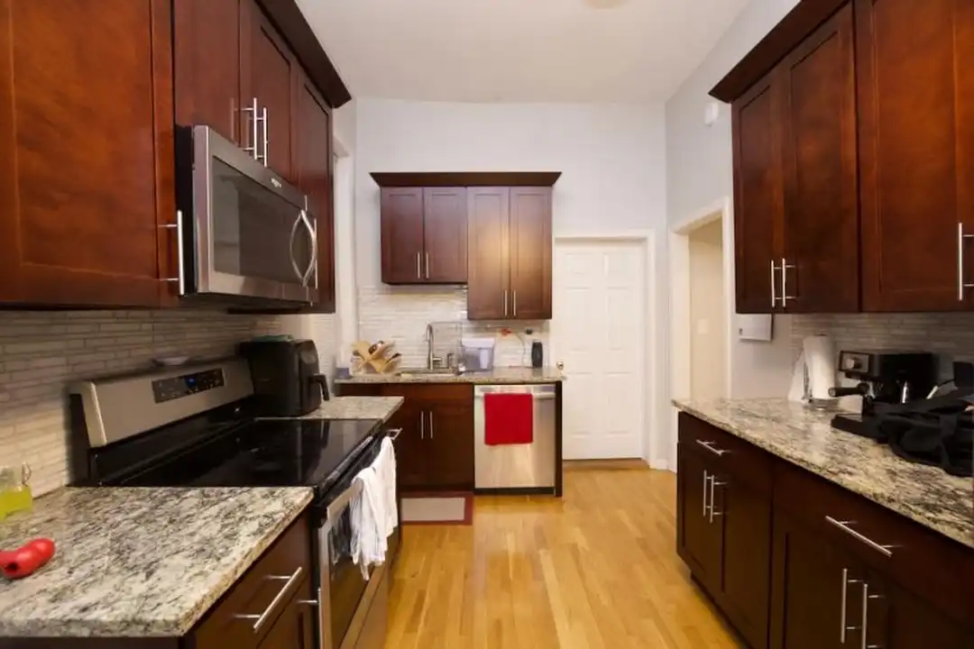 1252 N Greenview Ave - View 2
