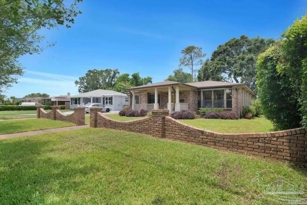 1660 E Hayes St - View 2