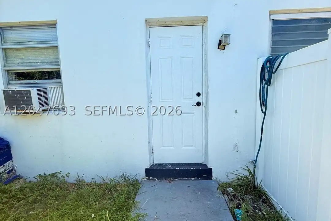 301 9th St #1 – photo 1