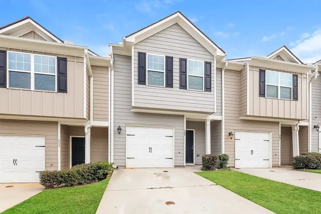 706 Highwood Ln - View 2