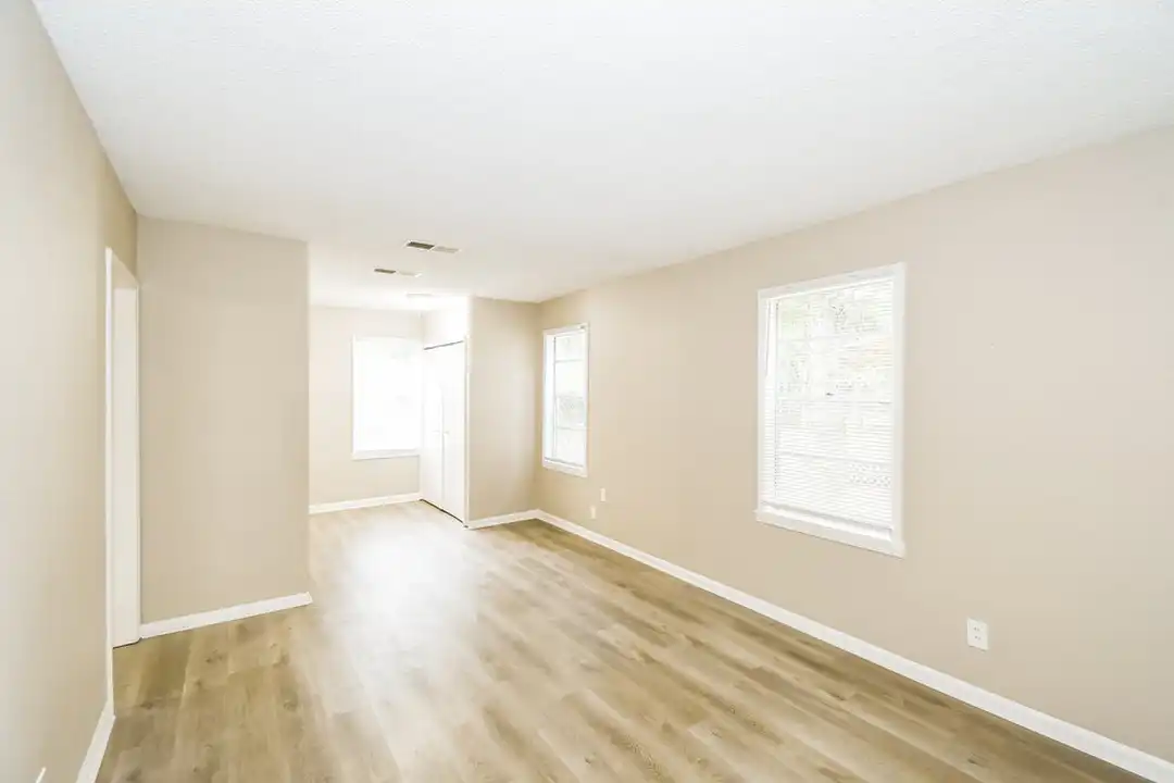 1031 Bunker Hill Blvd – pohled 3