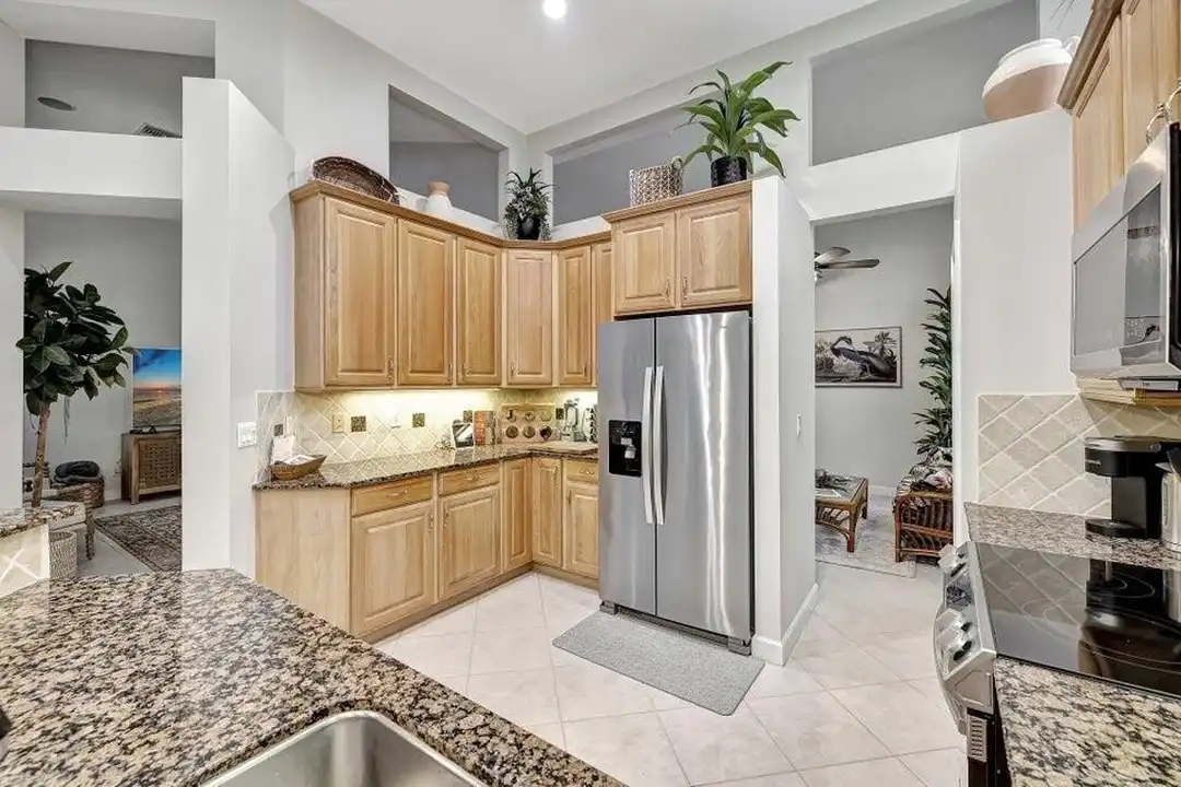 7602 Greenbrier Cir - View 6