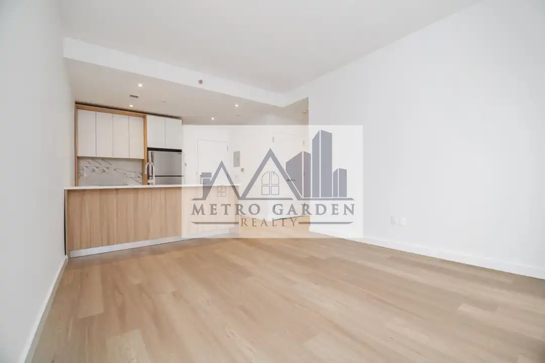 Apartment in New York, Pomonok, Queens - View 3