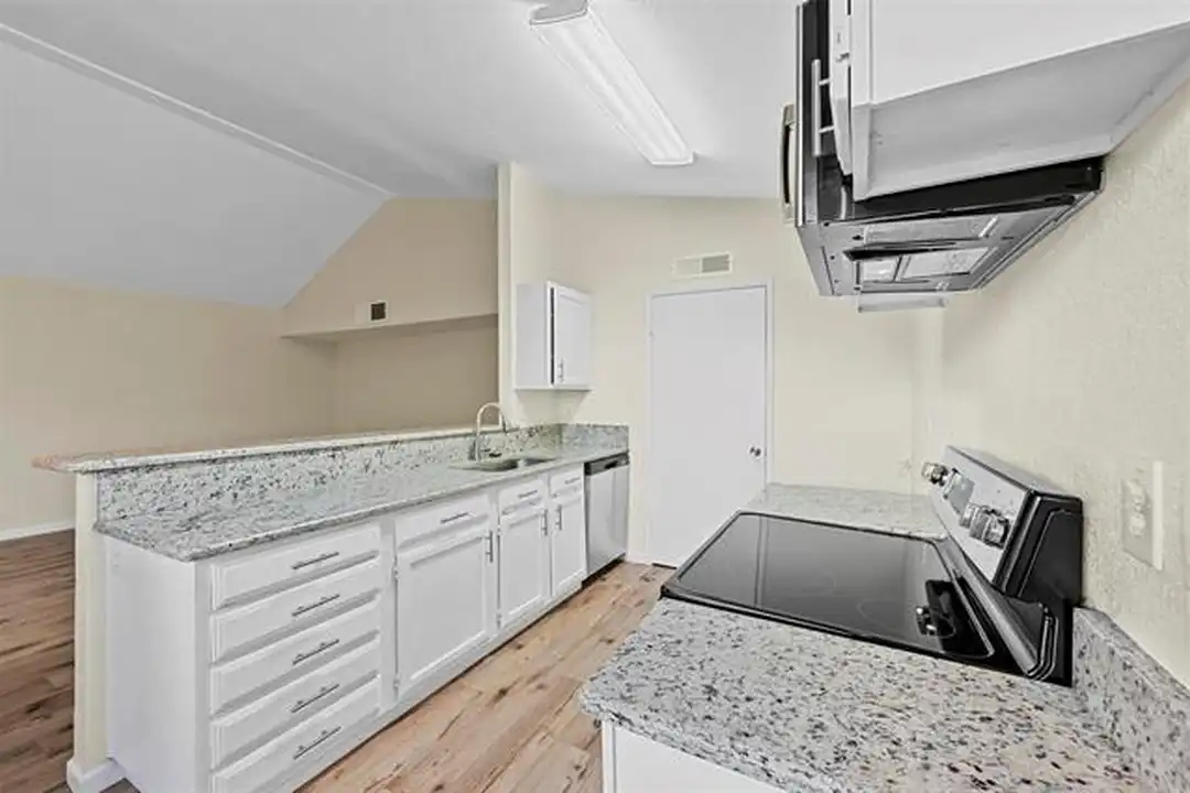 6005 Dooley Dr - View 5