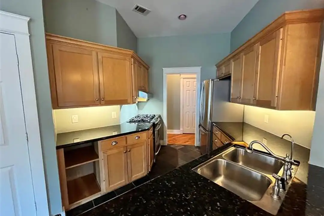 709 Roberts St - More