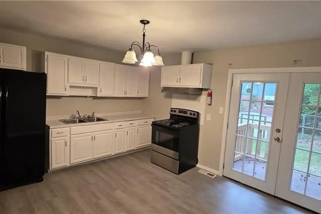 2206 Bothwell St - View 3