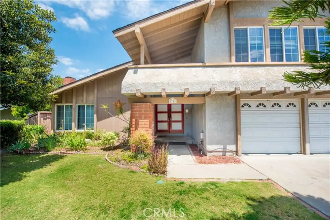 1709 E Beechwood Ave - View 2