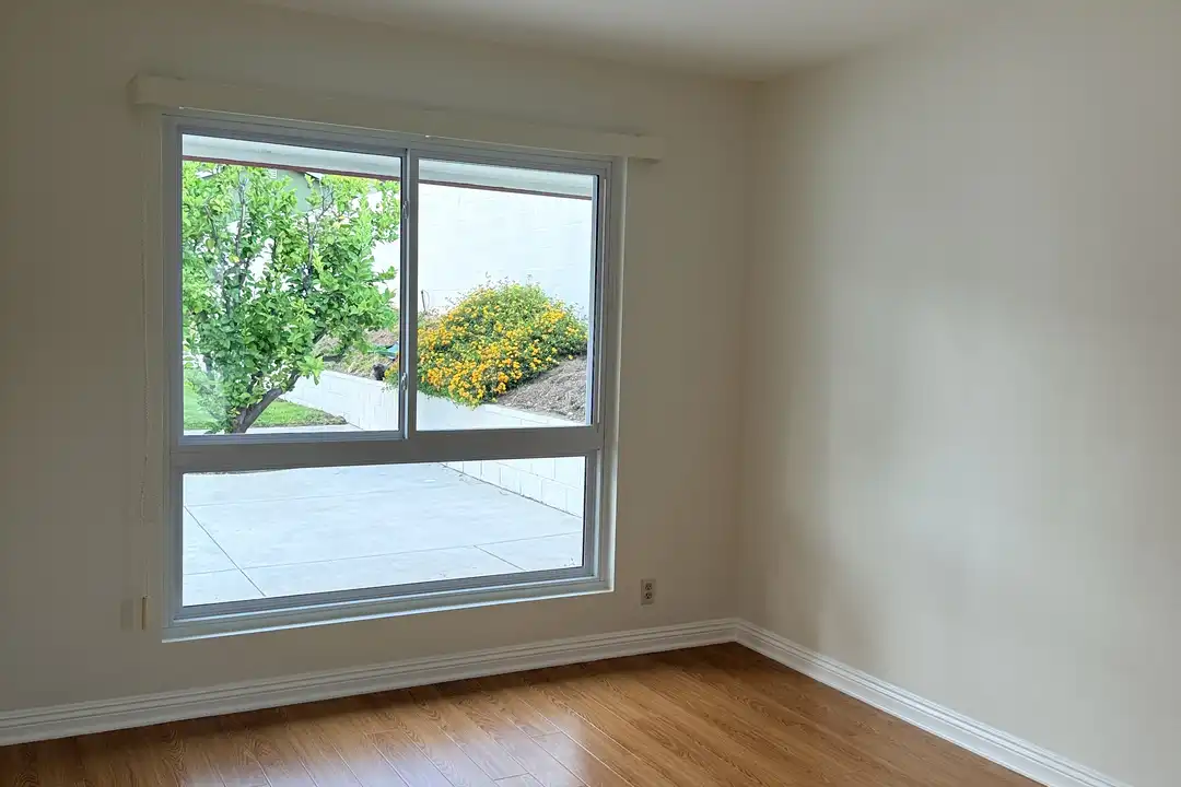 410 N Canyon Blvd - More