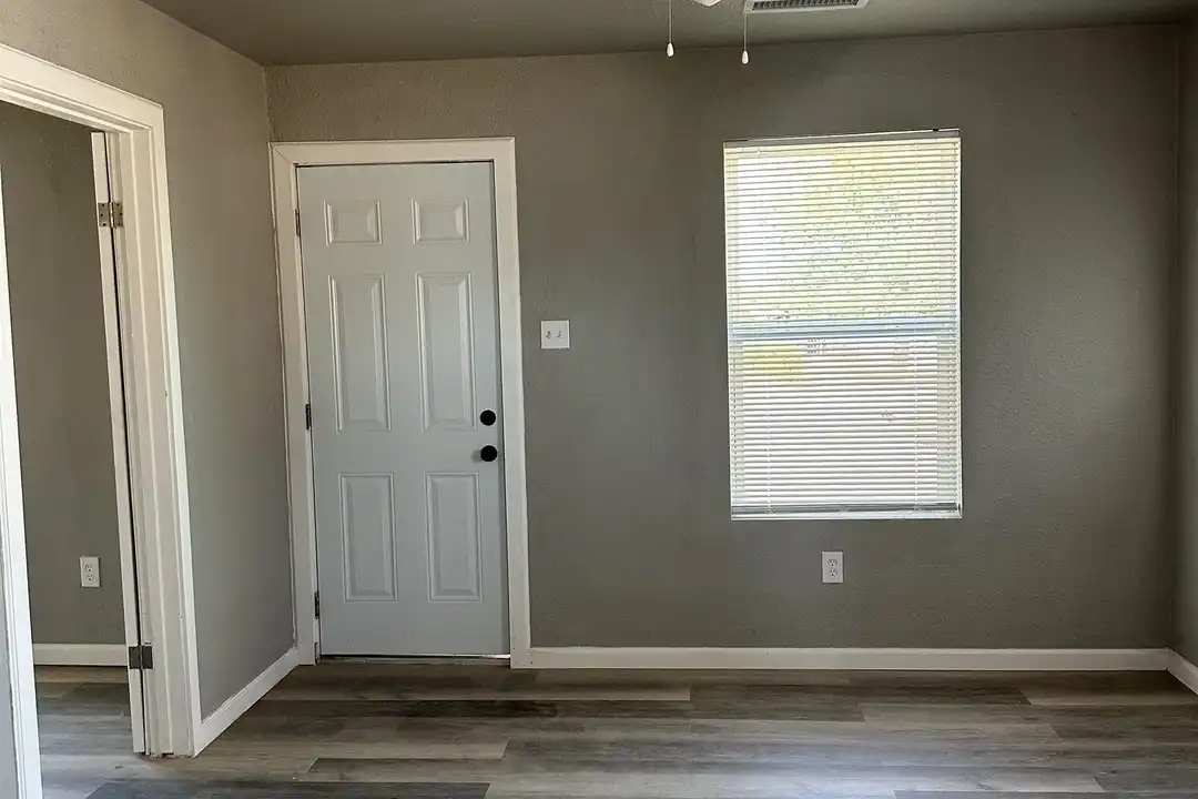 1009 S Lea Ave - View 5