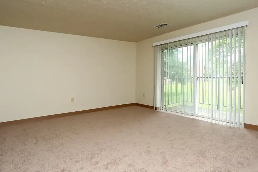 Tallmadge Oaks Apartments – photo 1 of 4