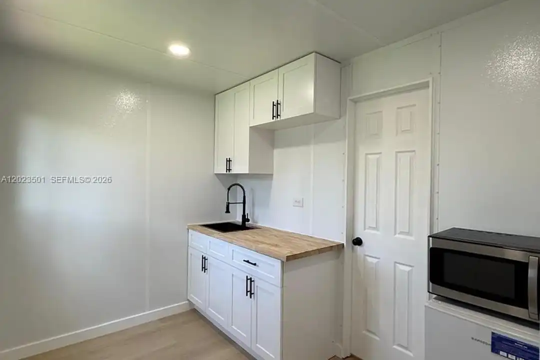 Apartment in Homestead - More