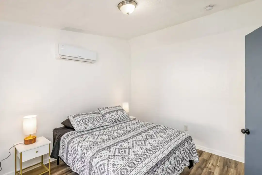 2301 Carlton Dr unit 2 – další