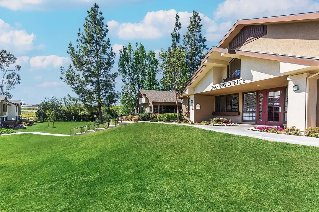 Emerald Court Apartment Homes - View 4