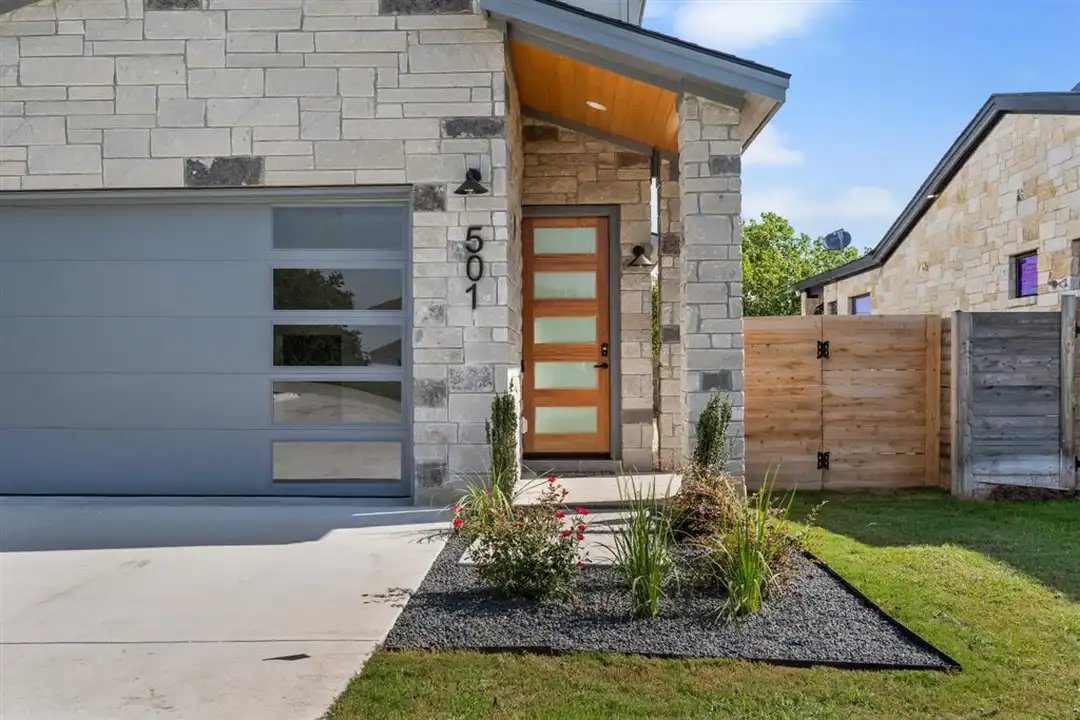 501 Burton St E - View 2
