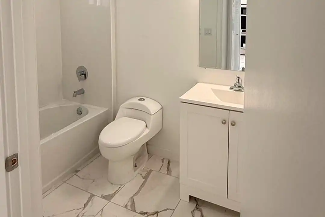 811 E 52nd St unit APT101 - View 2