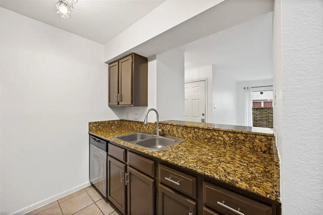 Apartment in Houston - View 5