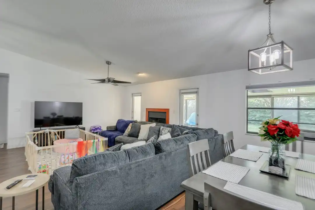 4702 S St Brides Cir – další